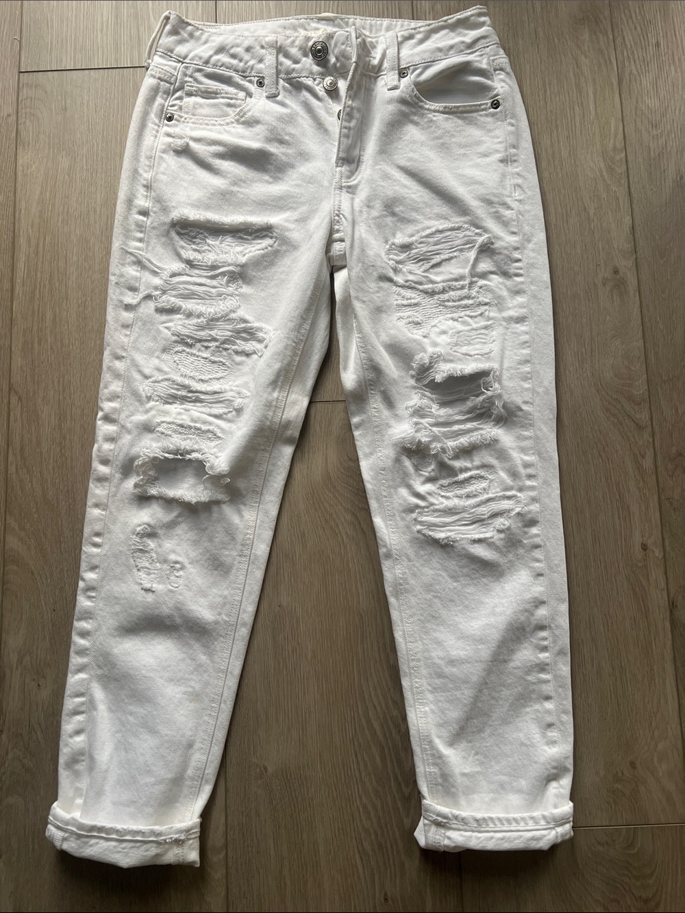 American Eagle Outfitters White Distressed Relaxed Jeans